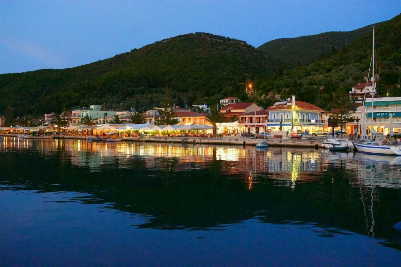 House Of Hats - Next To The Coast - Karavomylos Buitenkant foto