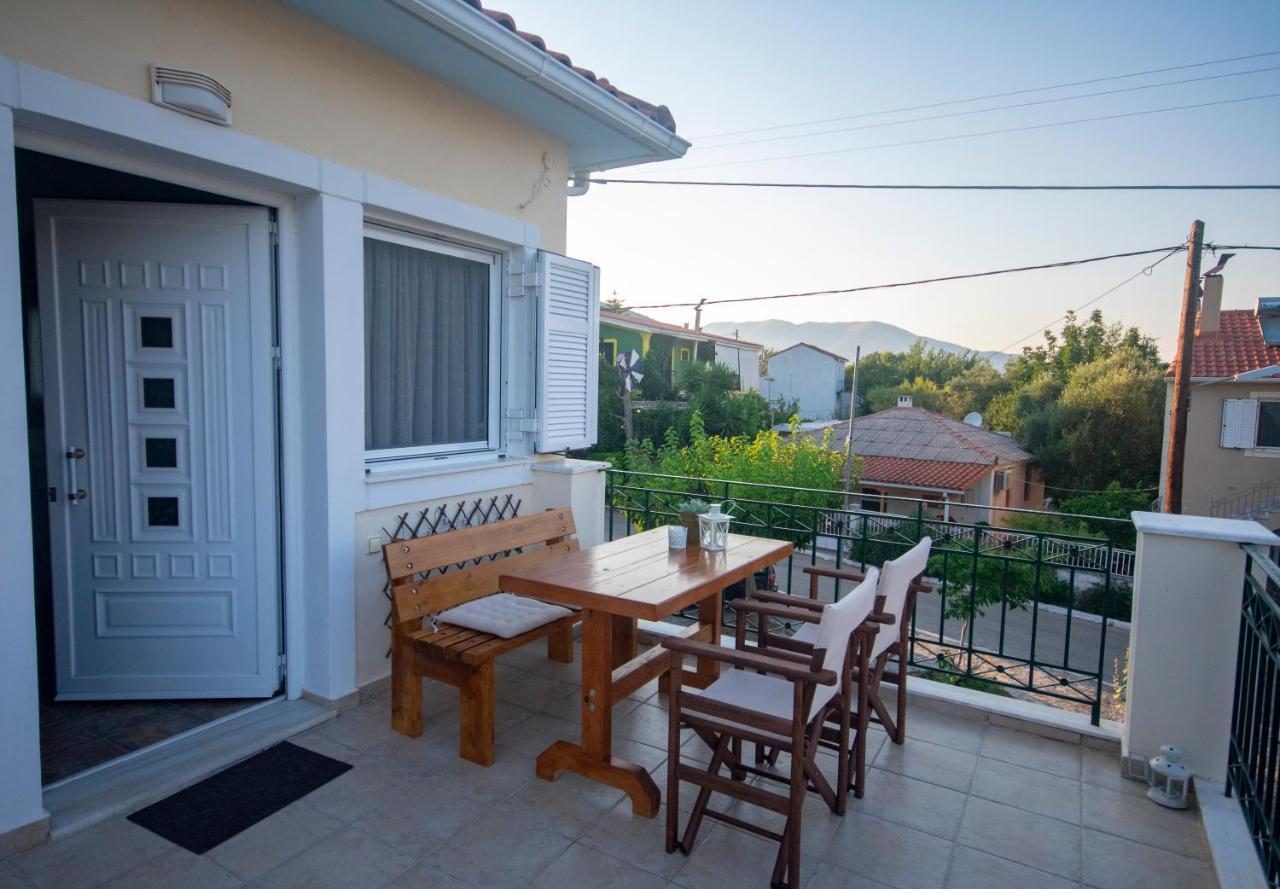House Of Hats - Next To The Coast - Karavomylos Buitenkant foto